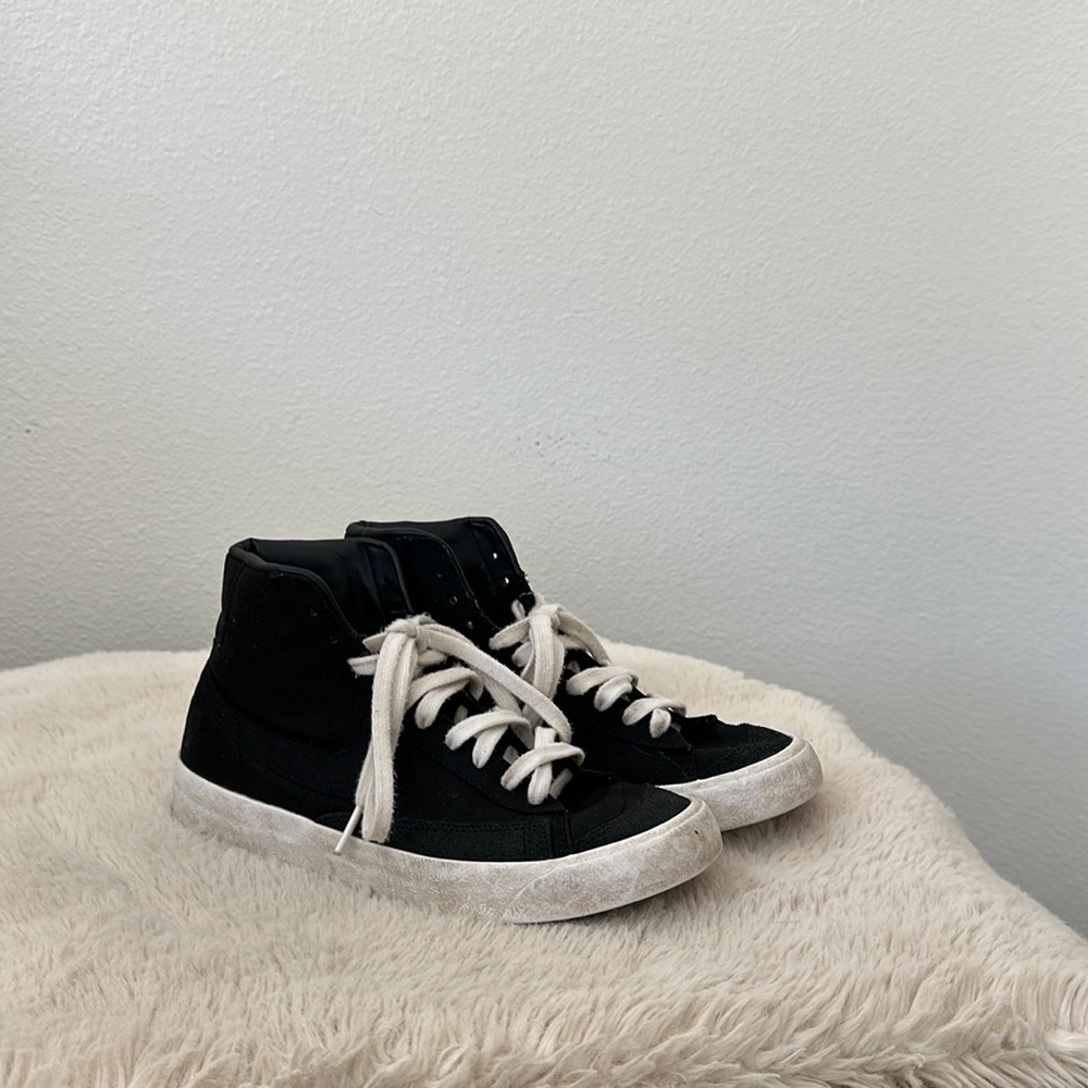 Size 6.5 black Nike blazers